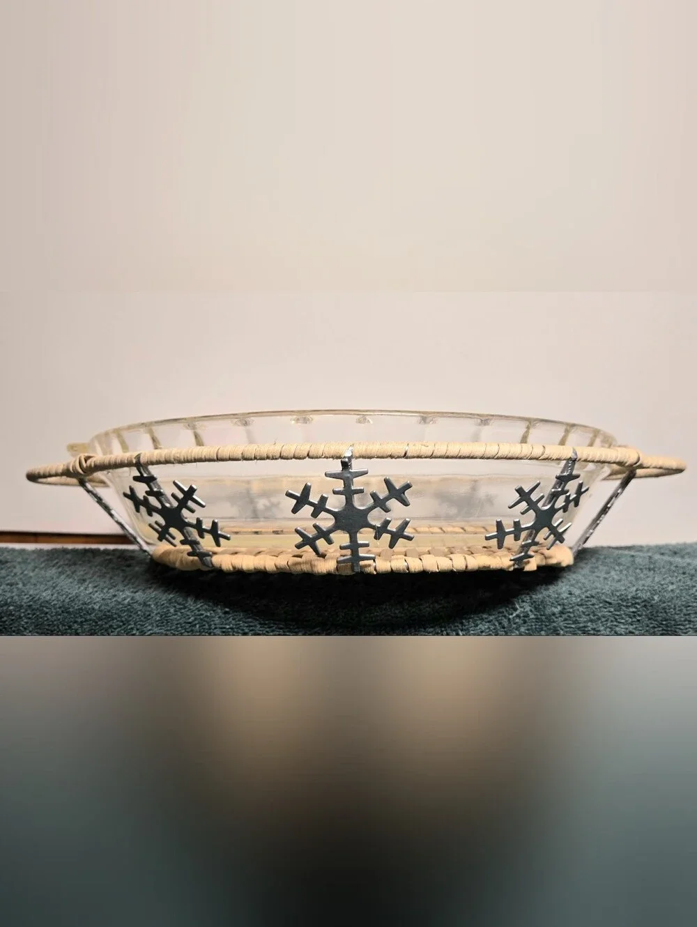 Vintage Pyrex 229 Pie Plate Snowflake Wicker Christmas Basket